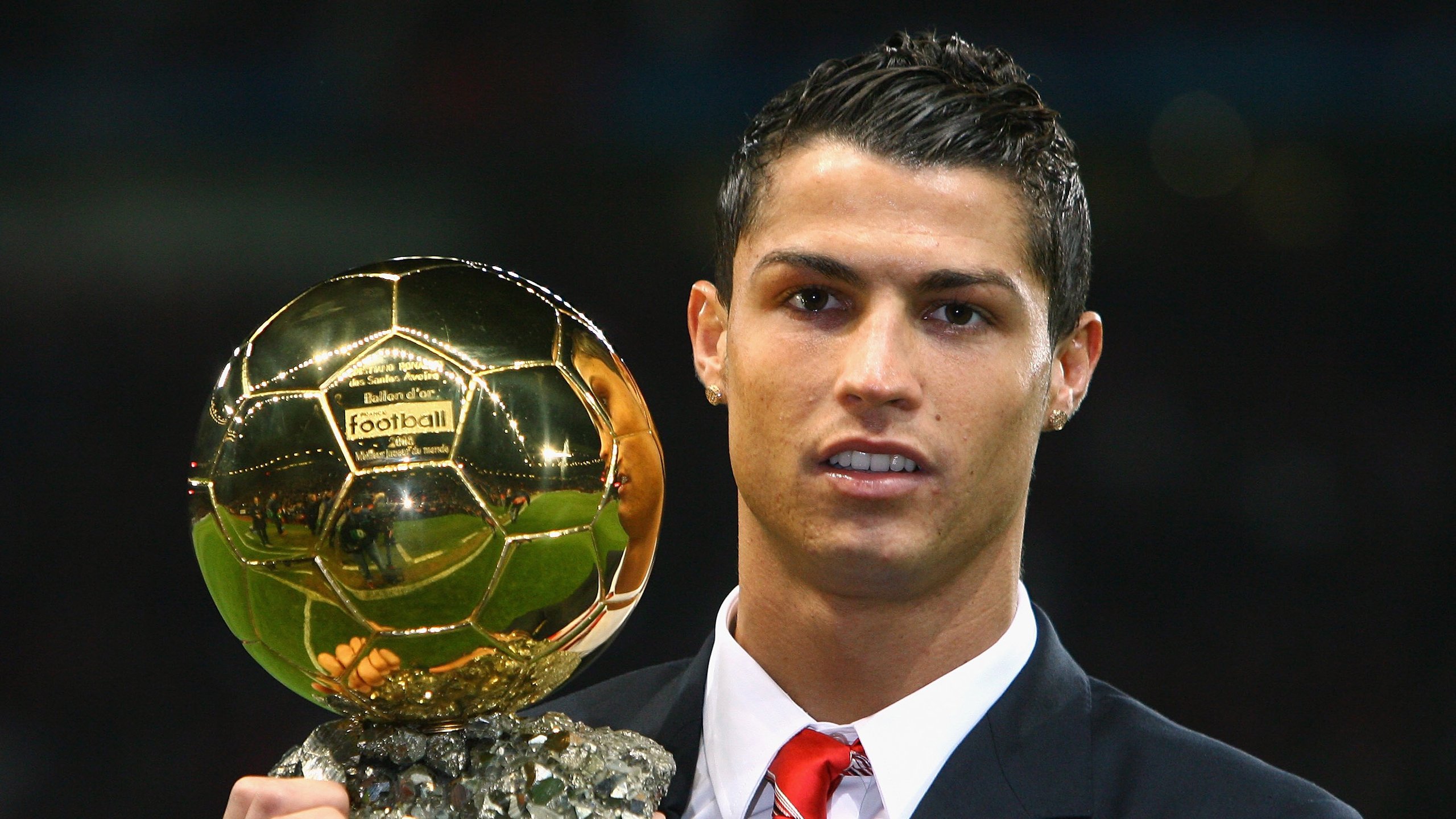 PSG中场组织混乱影响进攻节奏